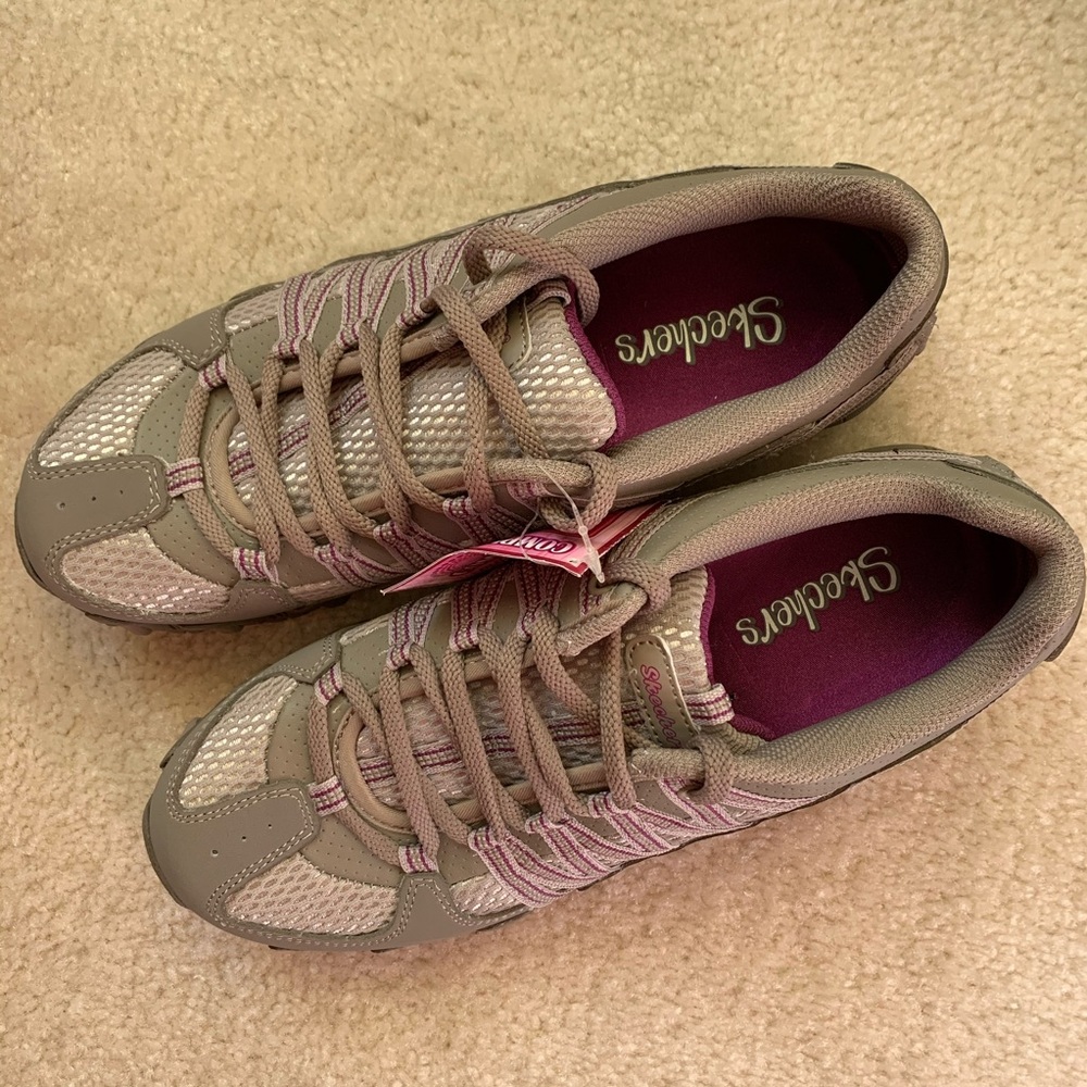 NEW - Women’s sketchers sneakers size 7 - Picture 2 of 4